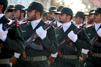 طهران تحذّر أعداءها من تجاوز الخطوط الحمراء
