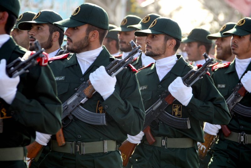 طهران تحذّر أعداءها من تجاوز الخطوط الحمراء