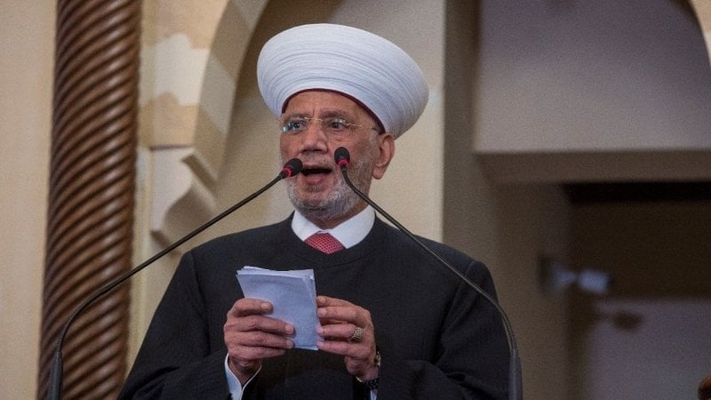 المفتي ينتظر من يسمعه