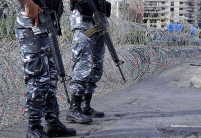 بعد أن أطلق 30 عيارًا ناريَّا باتّجاه محطة وقود... مواطن في قبضة 