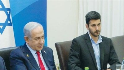 صدام مع سارة وأخطاء محرجة... لماذا أقال نتنياهو متحدثه؟