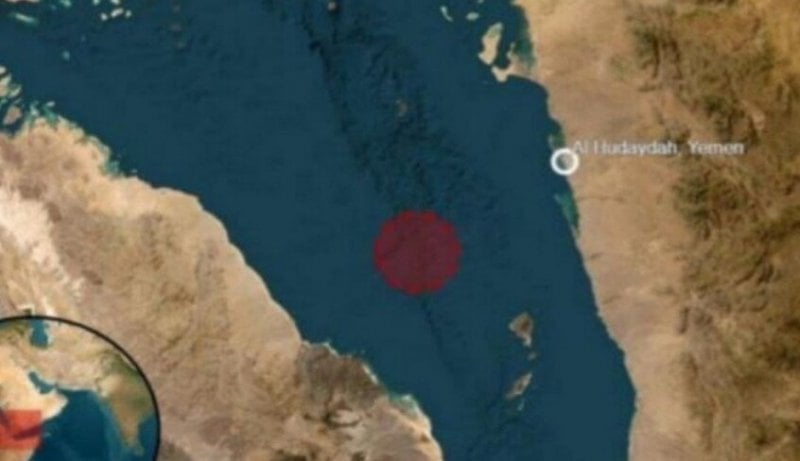 قوارب هجومية تمطر سفينة بالقذائف قبالة اليمن!