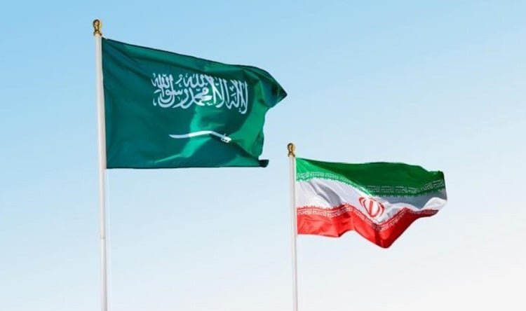 بعد لقائه ترامب... وزير الدفاع السعودي يتواصل مع قائد الجيش الإيراني
