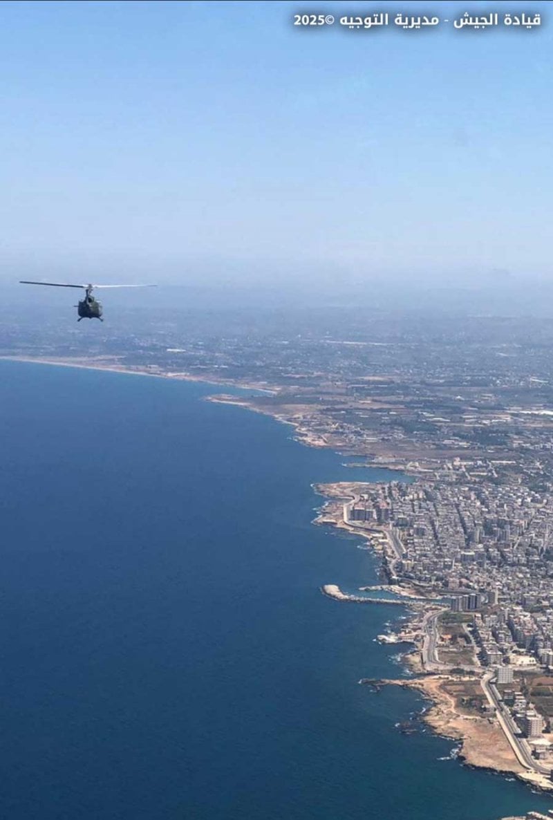 بالصور: طوافتان للجيش اللبناني تشاركان بإخماد حرائق اللاذقية