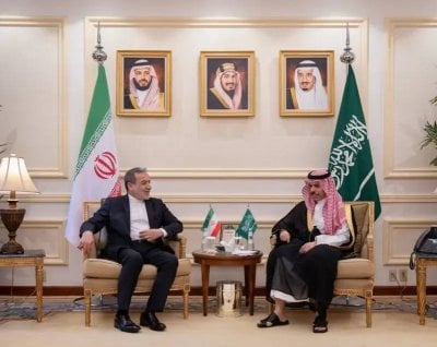 عراقجي في الرياض... تعاون سعودي–إيراني لاحتواء التوترات الإقليمية