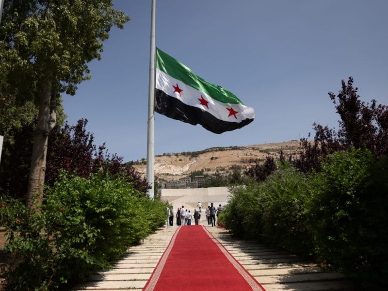 بين عمليات الثأر واستهداف الأقليات... ماذا يجري في سوريا؟

