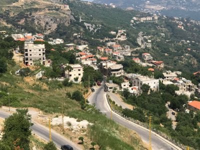 في بعلشميه... سوري يُطلق النار على لبناني ويُصيبه بجروح خطيرة!
