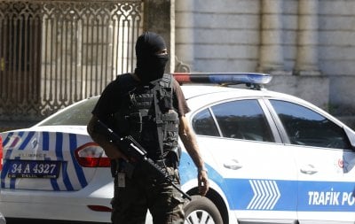 حادثة طعن في بورصة... فتاة سورية تهاجم عائلتها وتختفي

