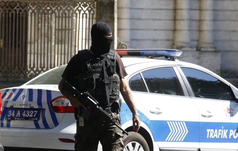حادثة طعن في بورصة... فتاة سورية تهاجم عائلتها وتختفي

