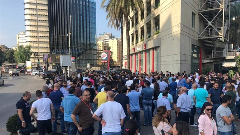 بعد نقض الاتفاق... موظفو الخلوي إلى الشارع!