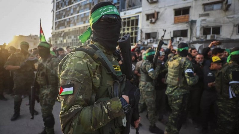 بعد تصفية جندي والاستيلاء على سلاحه... "القسام" تهدد بعمليات أسر 