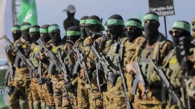 حماس تؤكد الإيجابية ومماطلة نتنياهو تعرقل الصفقة