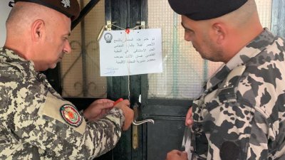 بعد تسببه بتسمّم جماعي في النبطية... إقفال محل حلوى بالشمع الأحمر