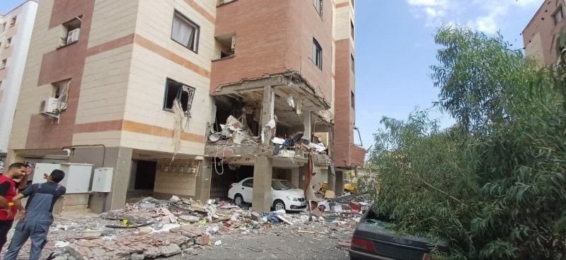 انفجارٌ "غامض" داخل مجمع سكني في إيران (فيديو)