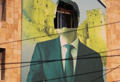 من معلم شاورما إلى عرّاب التسويات: لبناني الأصل يدير أخطر ملفات أموال الأسد وسياسة الغفران