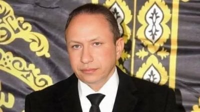 7 طعنات تثير الشكوك... وفاة نائب مصري تتحوّل إلى قضية رأي عام

