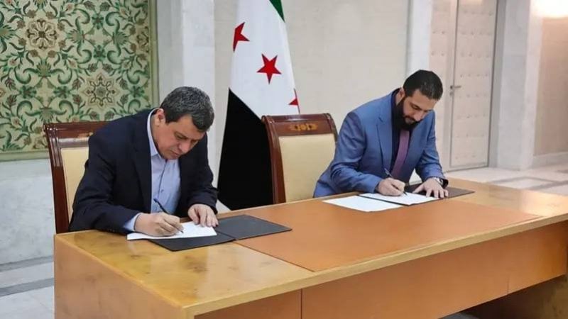 "لا مركزية أم سيادة مطلقة"... خلافات بين دمشق والأكراد تتجدّد



