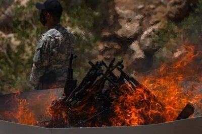 بعد حرق جزء منها... اليكم مصير ما تبقى من أسلحة 