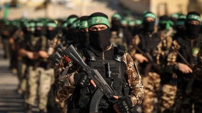 القسام وسرايا القدس تقصفان مواقع وتجمعات إسرائيلية في الجنوب

