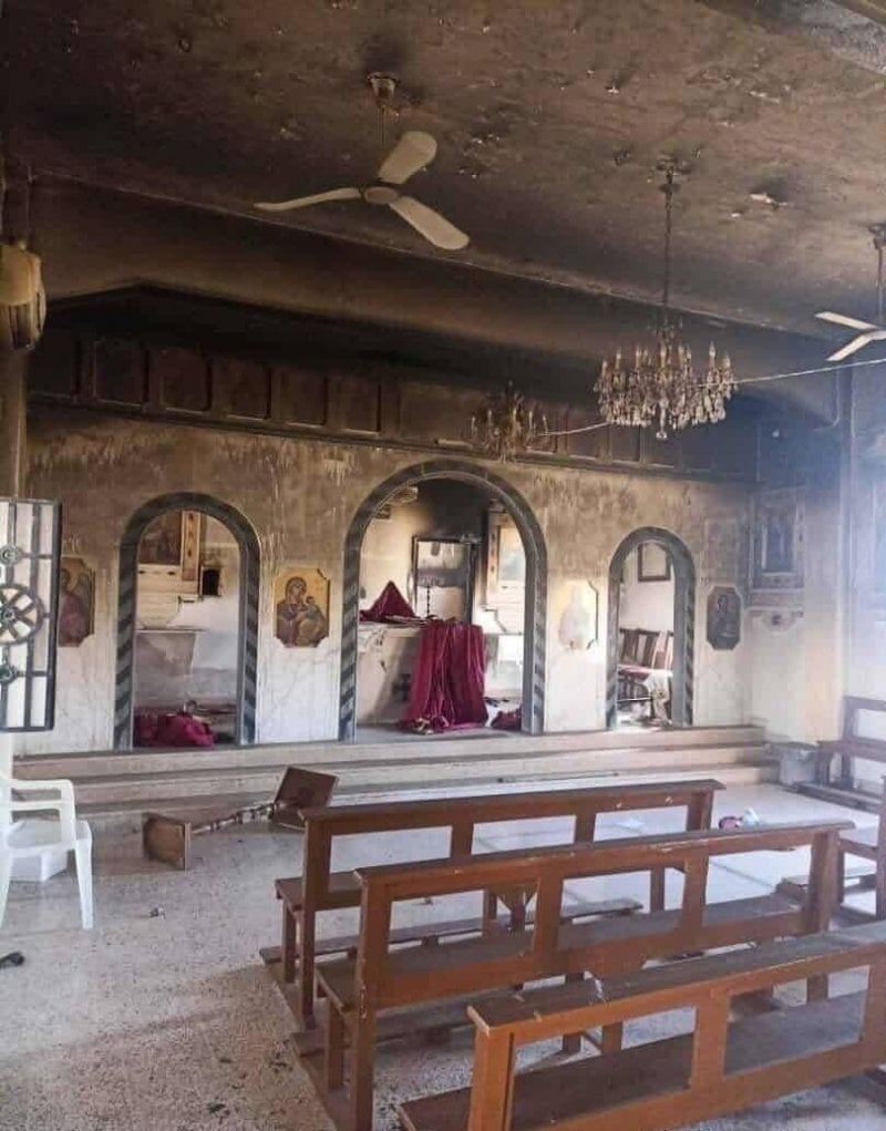 مدعومون من الحكومة السورية... "الشعيطات" يحرقون كنيسة في السويداء (فيديو وصور)