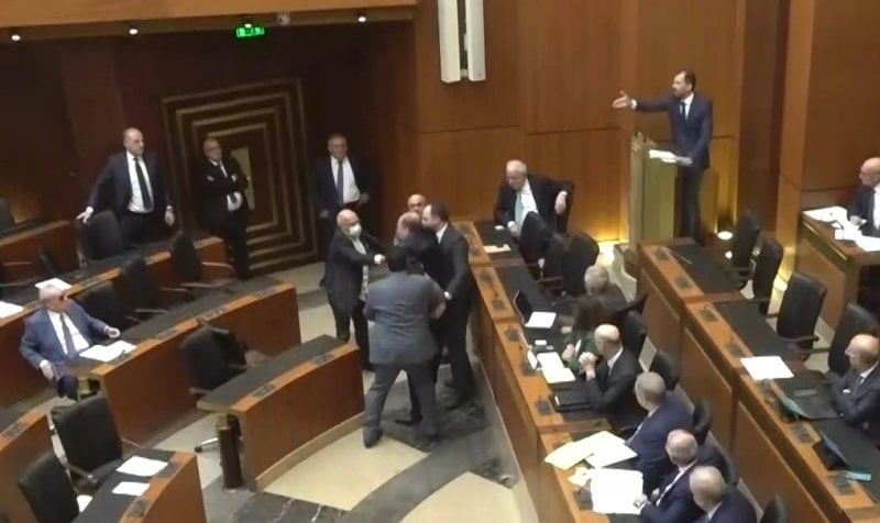 إشكال بين عون والخير... بالفيديو: "سكوت" و"فيكن تحلّوا عن سما ربنا؟" تشعلان الجلسة