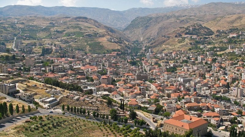 يعملون فيها... 3 سوريين يسرقون 20 ألف دولار من محطة وقود!