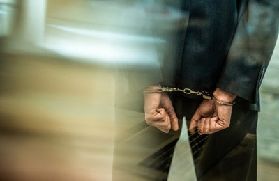  قتل 15 مريضًا وحرَق منازلهم لإخفاء الأدلة... طبيب ألماني في قفص الاتهام!