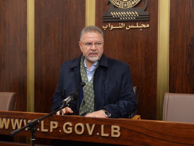 "مشكلة لبنان ليست السلاح وحده"... نائب حزب الله: الدولة عاجزة عن حماية شعبها