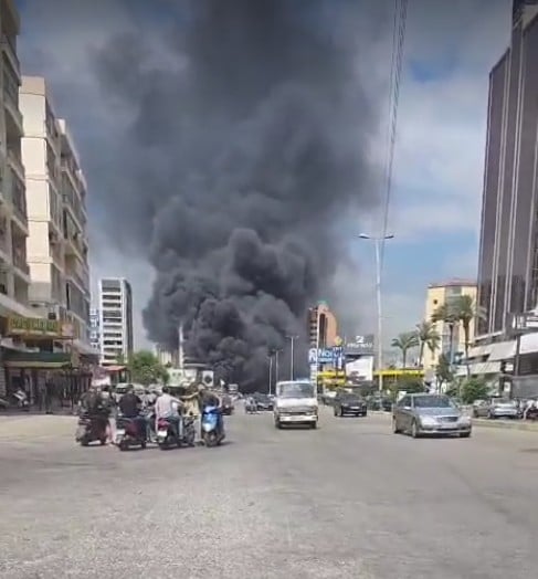 دخان كثيف يلفّ سن الفيل... بالفيديو: حريق نفايات يقطع الأنفاس