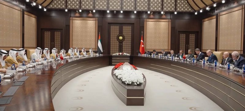 محمد بن زايد وأردوغان يترأسان أول اجتماع للجنة الاستراتيجية العليا في أنقرة


