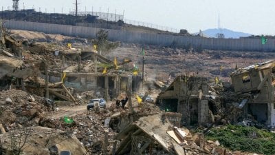 ممنوعون من الإعمار... نائب الحزب: محاصرون من أصدقاء لبنان
