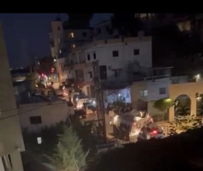 أهالي عين بعال يعترضون آليات لليونيفيل دخلت البلدة بالخطأ (صور)
