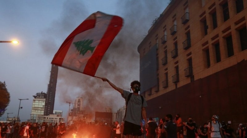 "سيُسحق الجميع تحت أنقاض الانهيار "...  نائبٌ يحذّر: الآتي مخيف