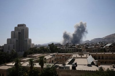 من التفاوض إلى القصف: هل دمّرت إسرائيل قصر الرئاسة السوري لفرض شروطها؟
