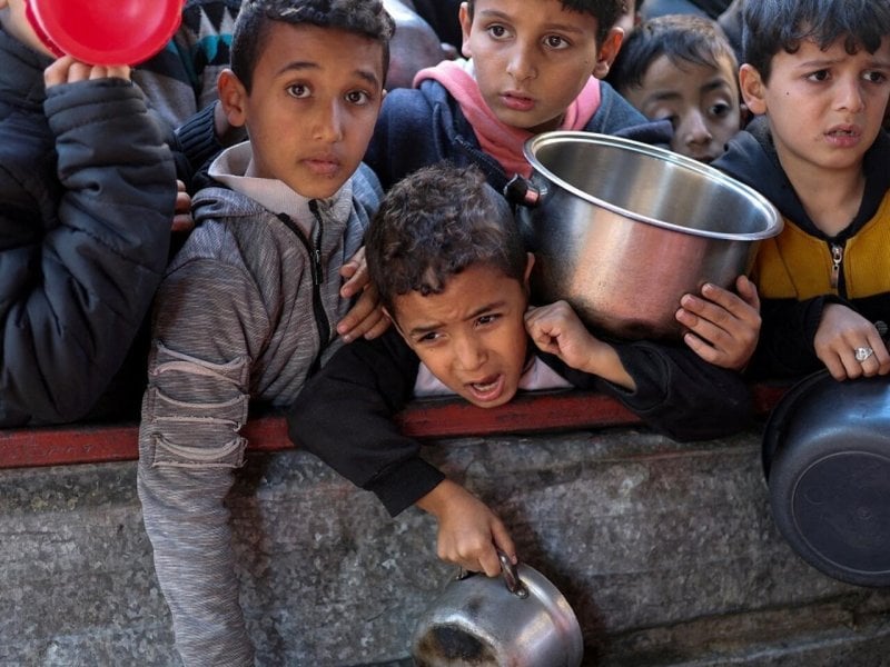 الأونروا:  الناس في غزة "يتضورون جوعًا"... وسوء التغذية يقتل الأطفال