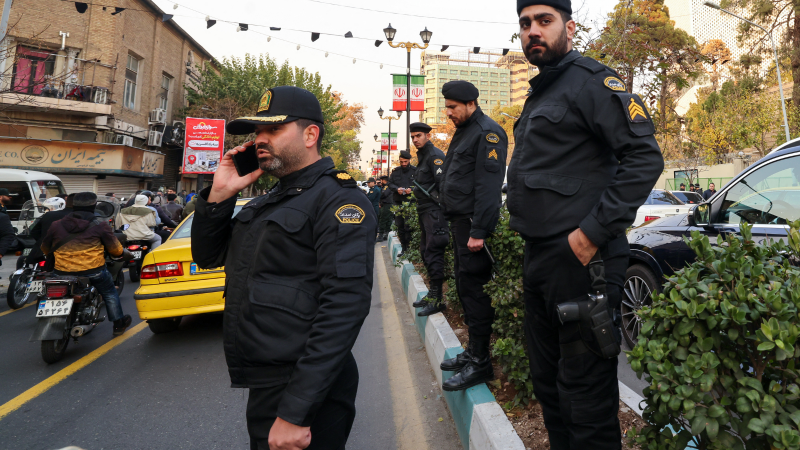 مقتل عنصرين من الشرطة الايرانية في اشتباك غربي البلاد 