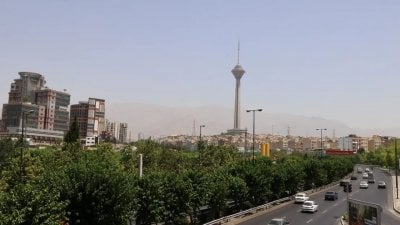 حريقان في يوم واحد... أنزلي وأصفهان تحت الدخان واللهب