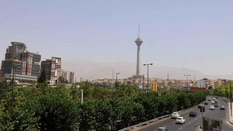 حريقان في يوم واحد... أنزلي وأصفهان تحت الدخان واللهب