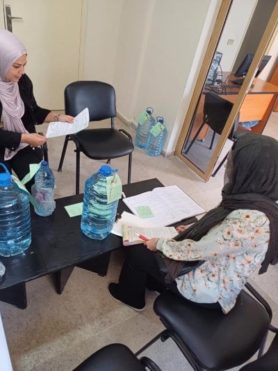 حماية المستهلك تتابع الأسواق جنوباً... وسحب عينات مياه للفحص (صورة)

