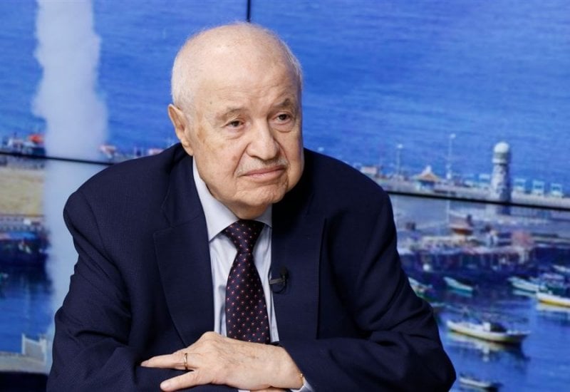 رغم قرار الإيقاف... طلال أبو غزاله يتعهد بدفع رواتب موظفي مكتبه في سوريا من وديعته الخاصة!