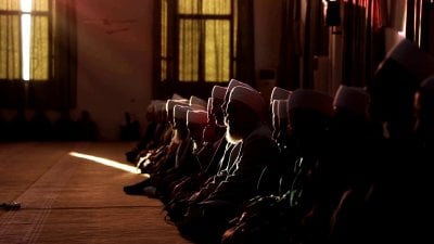 فيديو صادم يوثق التعرّض لشخصية سُنية لبنانية شهيرة ومعراب متورطة.. الشارع السني يغلي:إليكم التفاصيل!
