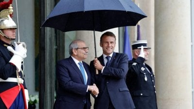 باريس تمدّ يدها لبيروت... مؤتمر دعم و75 مليون يورو من ماكرون للبنان!