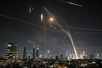 أمنستي: إيران استخدمت ذخائر عنقودية في إسرائيل

