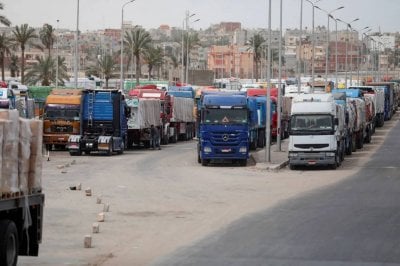 وسط تحذيرات من مجاعة جماعية... مصر تكثّف إدخال المساعدات إلى غزة