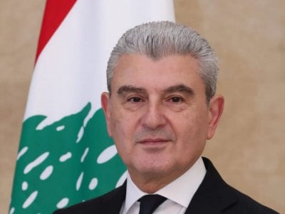 احذروا التشبث... عيسى الخوري: لبنان فقط!