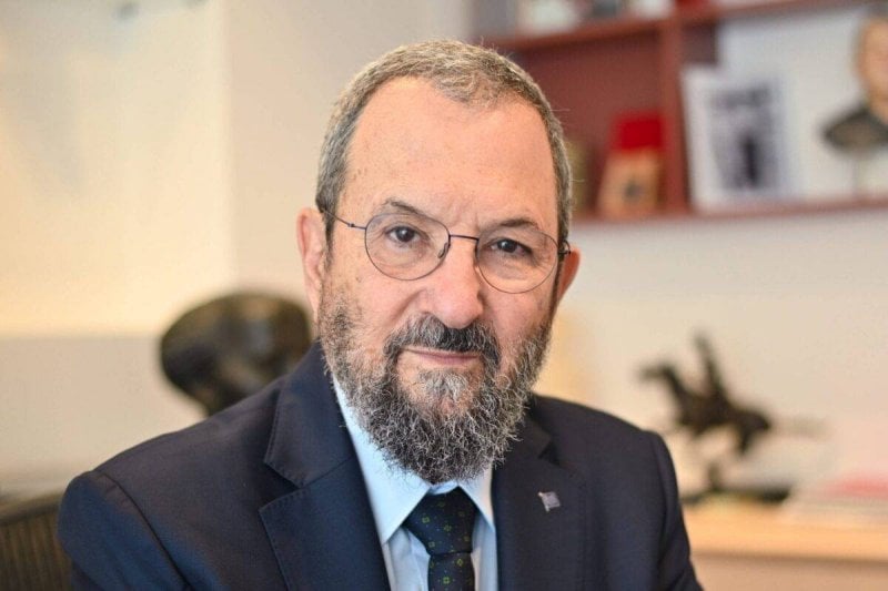 رغم تحقيق إنجازات كبيرة في لبنان وإيران... باراك يحرض الشارع على نتنياهو