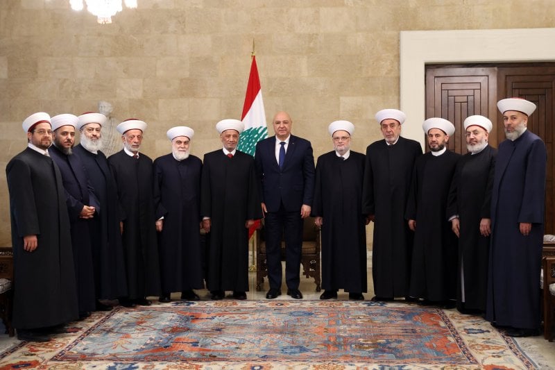 دريان يلتقي عون وبري: توافق على رفض التقسيم والتشديد على وحدة الصف (فيديو)


