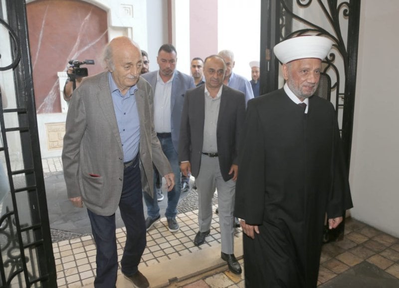  لقاء كليمنصو... رسائل تطمينية و"تحذير للّاعبين بالنار"!