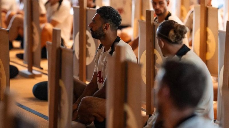  بين الانفتاح والهوية... صور محمد صلاح في معبد بوذي تُشعل جدلاً!