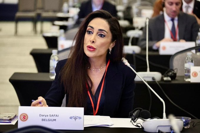 "تحذيرٌ من السفر إلى تركيا"... نائبة بلجيكية: إيران خطّطت لاختطافي
